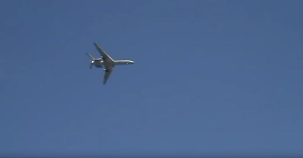 Этот военный ТУ-154 чудом избежал крушения в 2011 году в Чкаловском. Стоп-кадр видеоролика Youtube