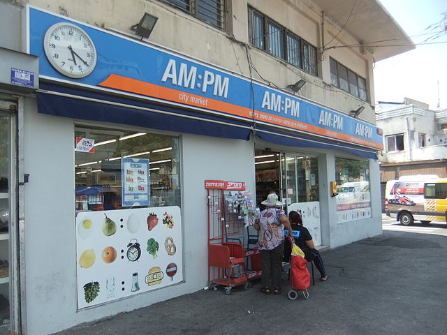 640px-AMPM1696