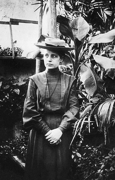 384px-Lise_Meitner12