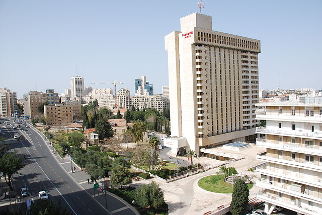 640px-Leonardo_plaza_3