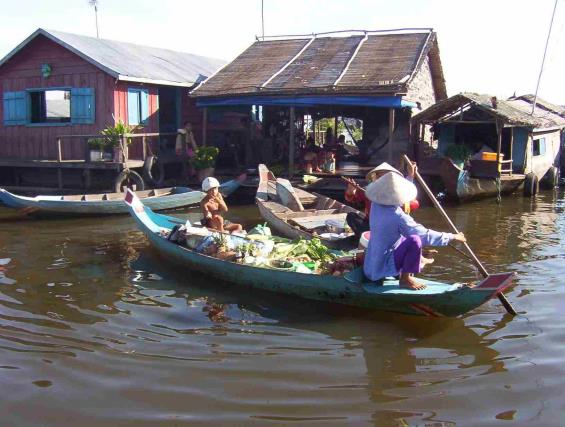 Vietnamese-floating-village-siem_reap_floating_village1