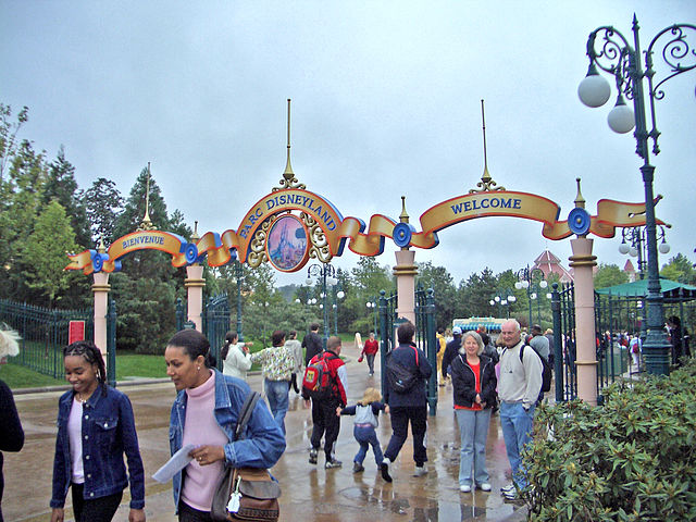entrance_of_disneyland_paris