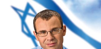 Встать, суд над судом идет!