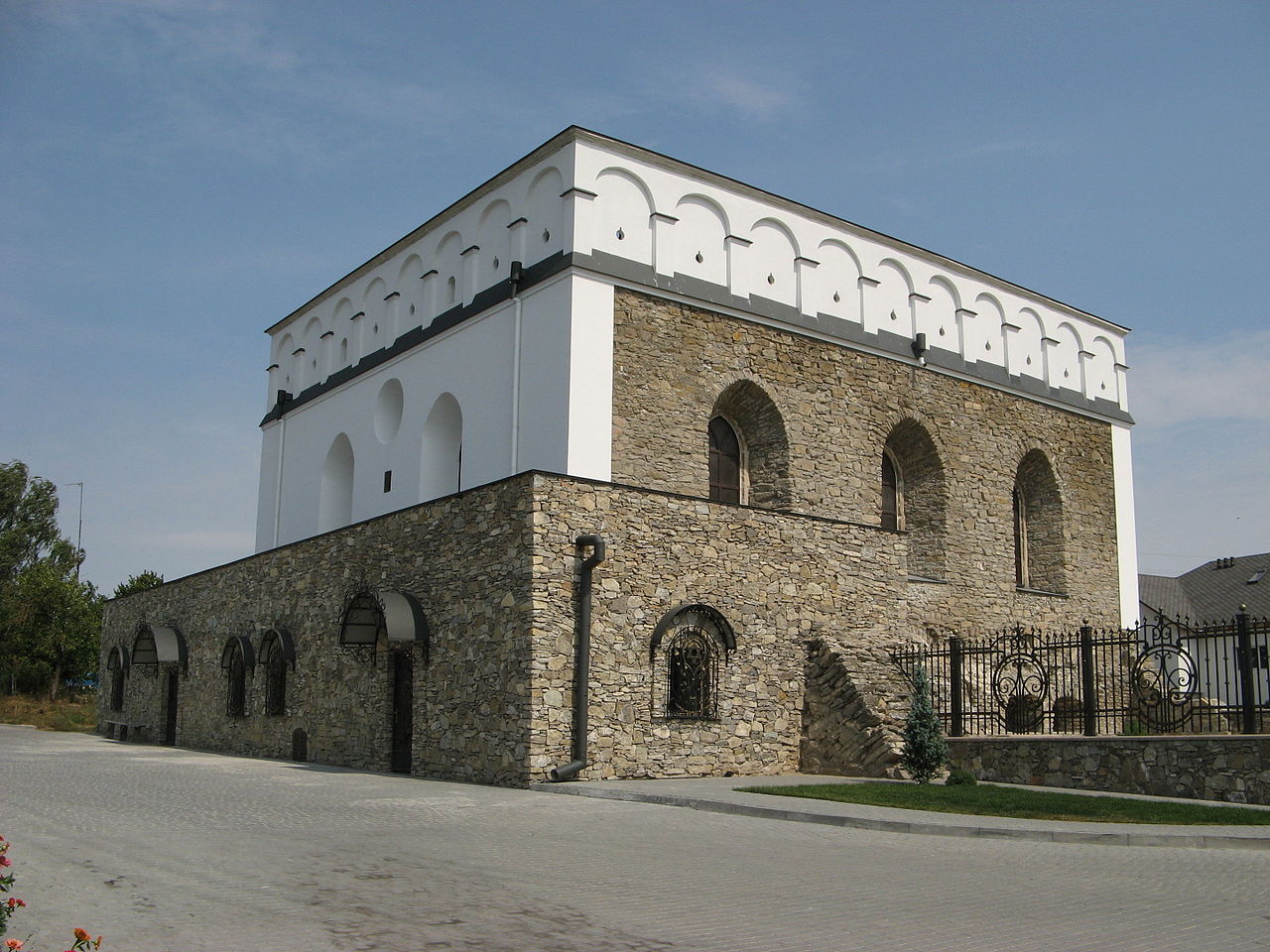 Сатановская синагога после реставрации. Фото: Wikipedia / MSha