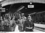 Lettland-Riga, Ankunft von Hinrich Lohse mit Offizieren am Bahnhof