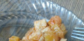 Куриные грудки с яблоками