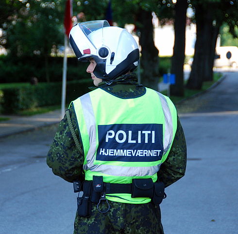 490px-Politi-hjemmeværnet_(MC_betjent)