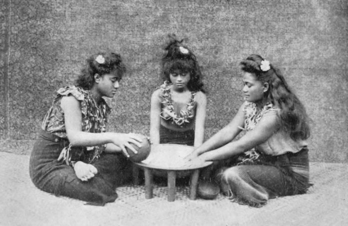 My trip to Samoa (1911) - 3 Samoan girls making ava 1909.