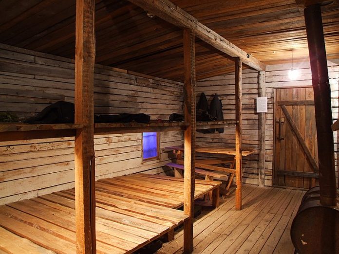 800px-Shack_from_Gulag_-_Museum_of_the_Occupation_of_Latvia