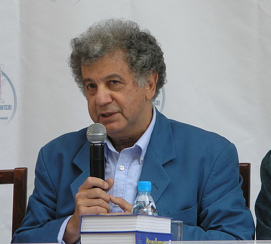 533px-Aleksandr_Kurlyandsky_at_Nu,_pogodi!_press_conference_(crop)