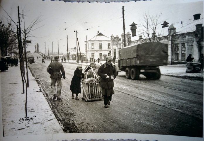 Drobi4304_Jews_Kharkov_15-17.12.1941