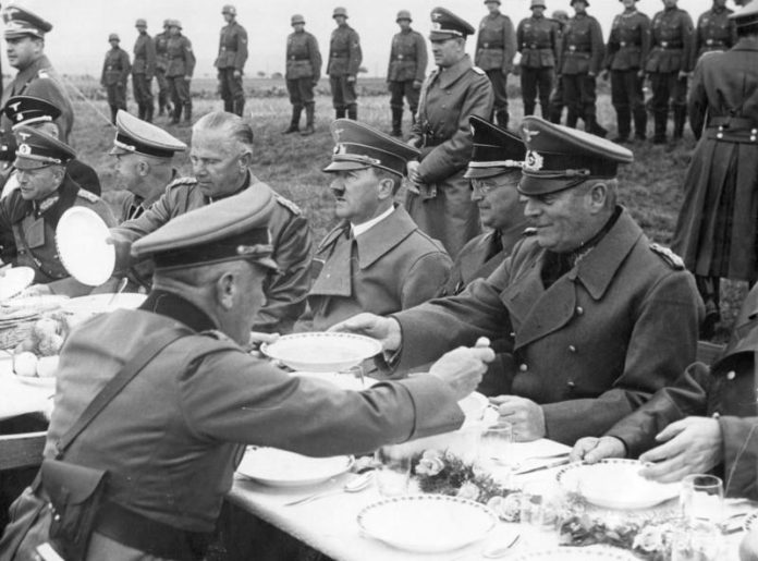 Adolf Hitler im Sudetenland