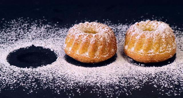 cakes-gc83a477ff_640