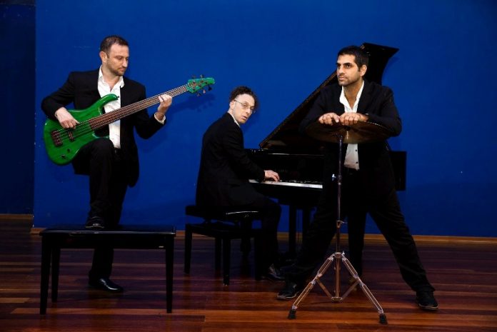 Trio Atempo - photo © GuyLevOr