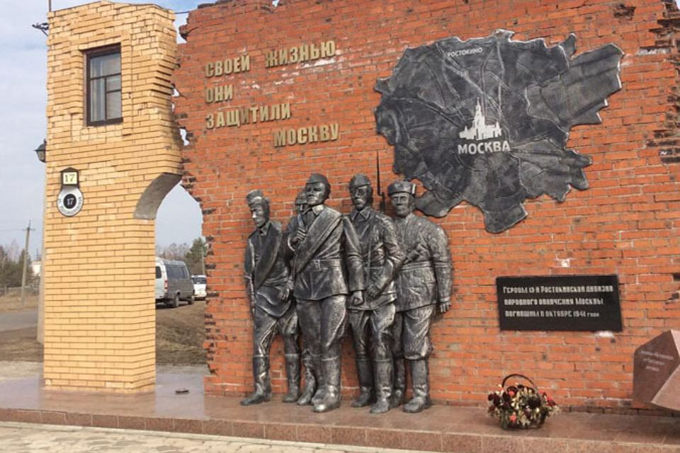 Памятники национальным героям