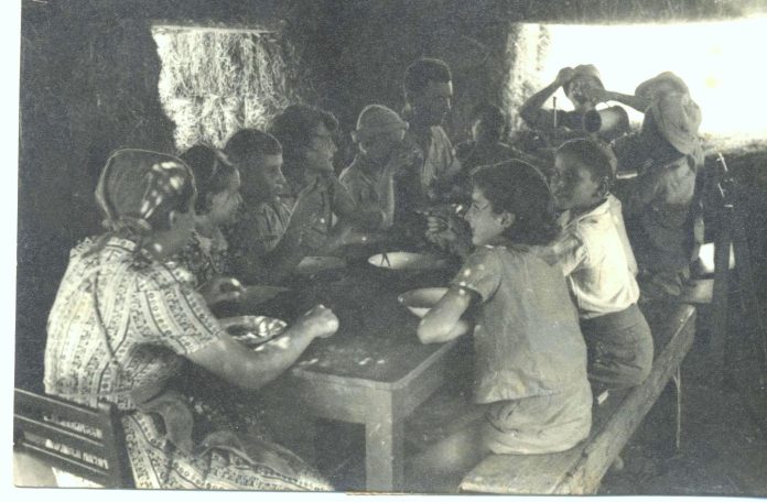 PikiWiki_Israel_7267_quot;Children_of_Tehranquot;_at_quot;Kevuzat