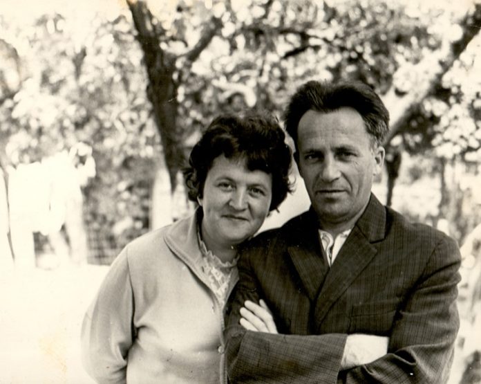 Mgold63012. Mikhail and Maya in Kamyanets-Podilskyi, 1960s (1)