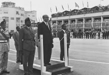 "На нем погоны золотые и яркий орден на груди"