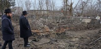 Не дают жить живым и не дают умершим покоя