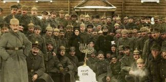 Они зажигали свечи повсюду