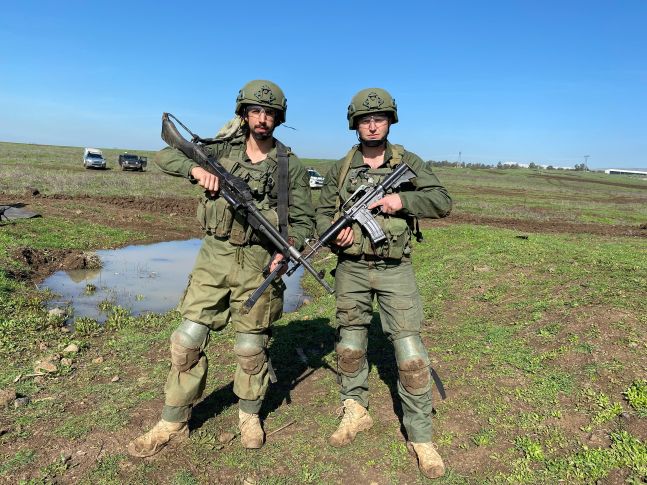 מימין בן ושמוליק. אלבום פרטי