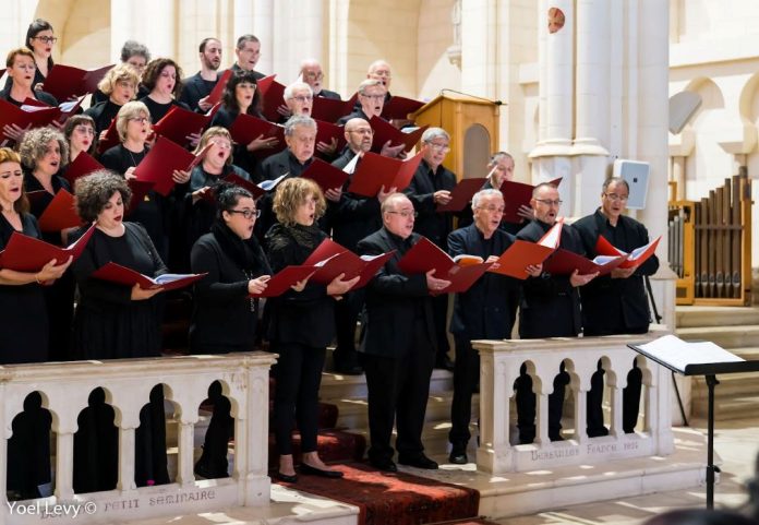 Tel Aviv Collegium Singers by Yoel Levi