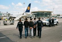 Недосообразили на троих